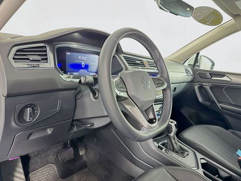 Used 2023 Volkswagen Tiguan SE image 12