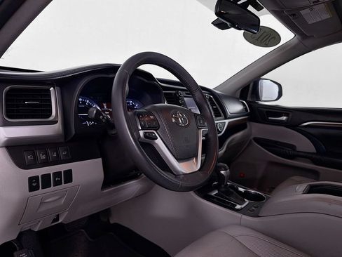 Used 2015 Toyota Highlander Limited w/ Driver Technology Package FWD image 14