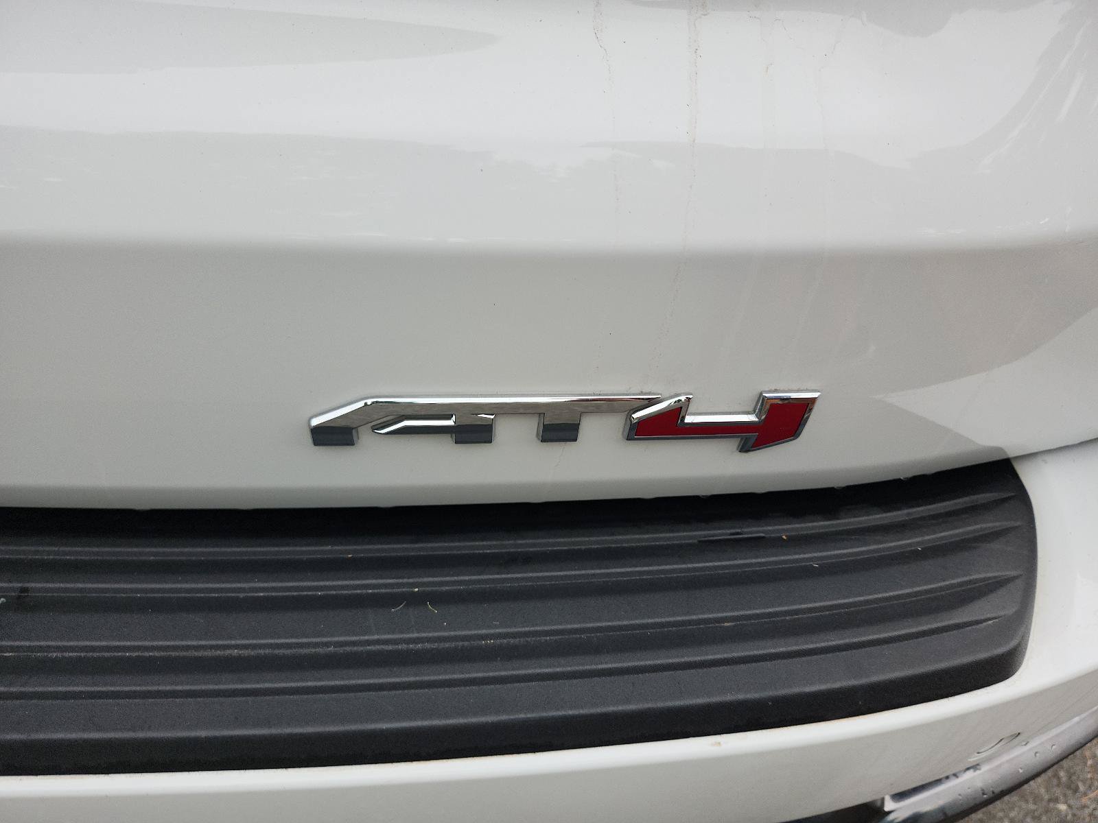 Certified 2025 GMC Yukon AT4 w/ AT4 Premium Package AWD/4WD image 5