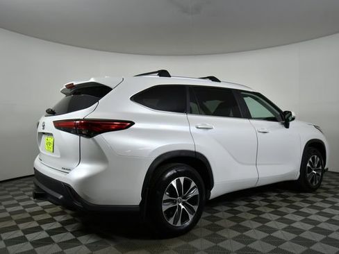 Used 2023 Toyota Highlander XLE image 10