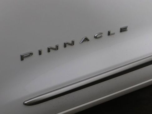 Used 2024 Chrysler Pacifica Pinnacle image 45