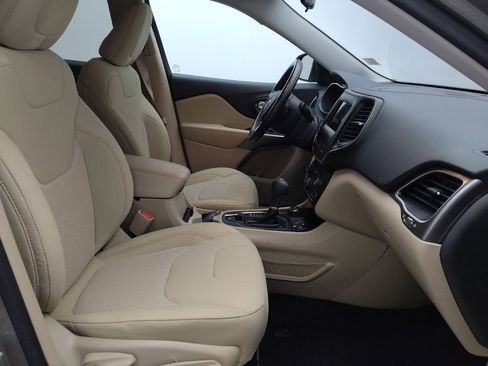 Used 2019 Jeep Cherokee Latitude w/ Cold Weather Group AWD/4WD image 21