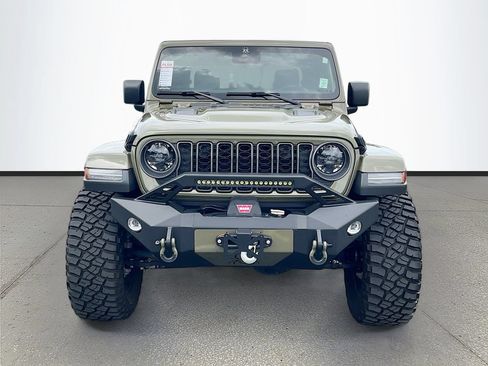 Used 2025 Jeep Gladiator Sport w/ Premium Package AWD/4WD image 2