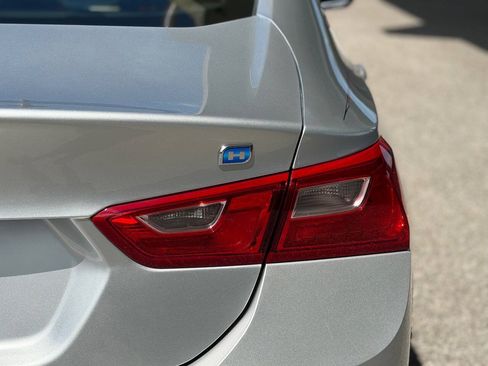 Used 2018 Chevrolet Malibu Hybrid w/ Leather Package FWD image 25