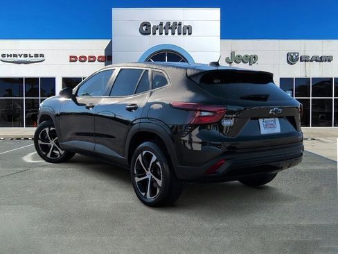 Used 2025 Chevrolet Trax RS w/ Sunroof Package image 9