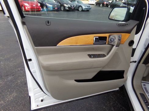 Used 2012 Lincoln MKX FWD image 12