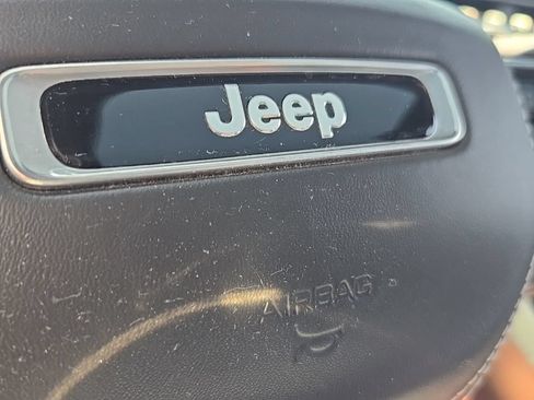Used 2023 Jeep Grand Cherokee Overland AWD/4WD image 30