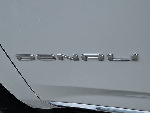 Used 2021 GMC Yukon XL Denali AWD/4WD image 15