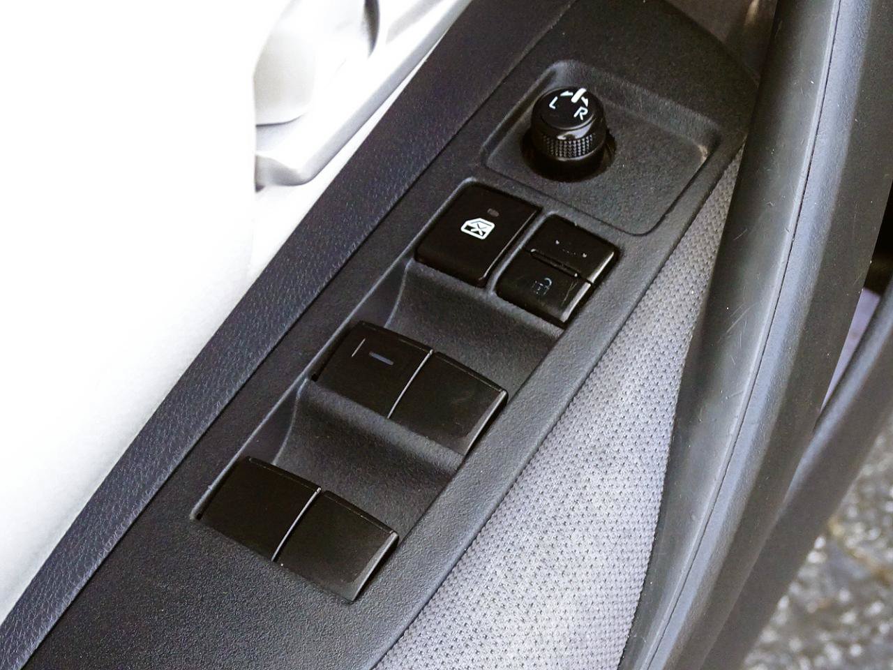 Used 2020 Toyota Corolla L FWD image 17