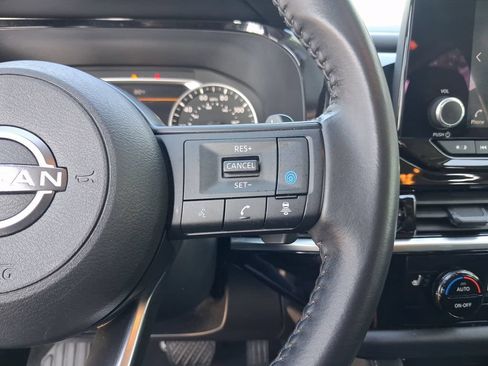Used 2024 Nissan Pathfinder SV FWD image 23