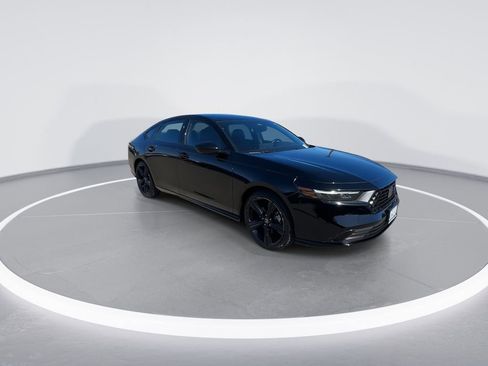 Used 2023 Honda Accord Sport image 2