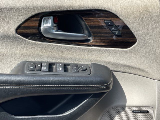 Used 2022 Chrysler Pacifica Limited FWD image 23