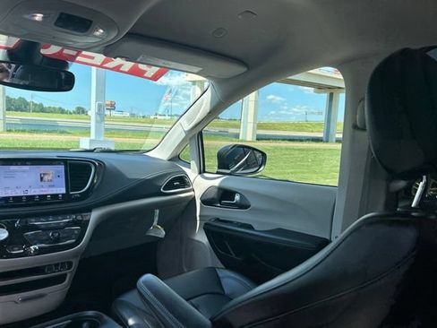 Used 2023 Chrysler Pacifica Touring-L w/ Road Tripper Package AWD/4WD image 37
