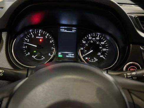 Used 2017 Nissan Rogue SV AWD/4WD image 26