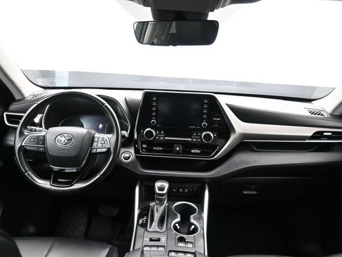 Used 2020 Toyota Highlander XLE AWD/4WD image 51