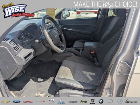 Used 2008 Jeep Grand Cherokee Laredo AWD/4WD image 9