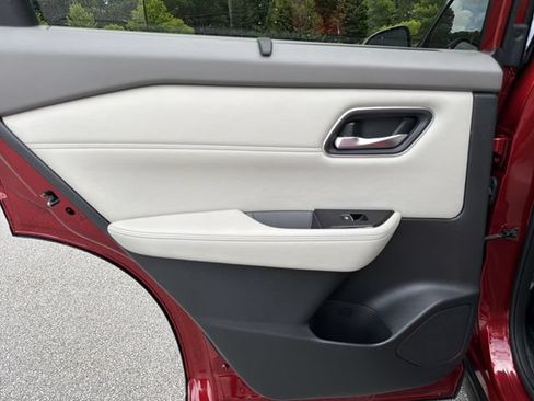 Used 2021 Nissan Rogue SL FWD image 24