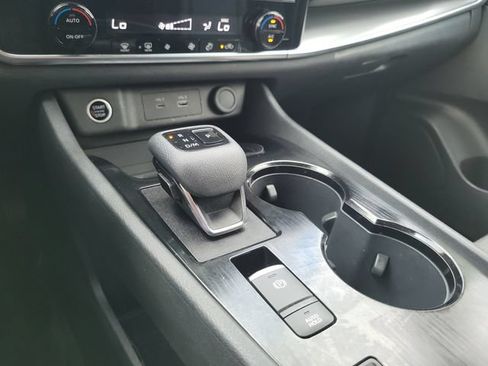 Used 2023 Nissan Rogue SV FWD image 21