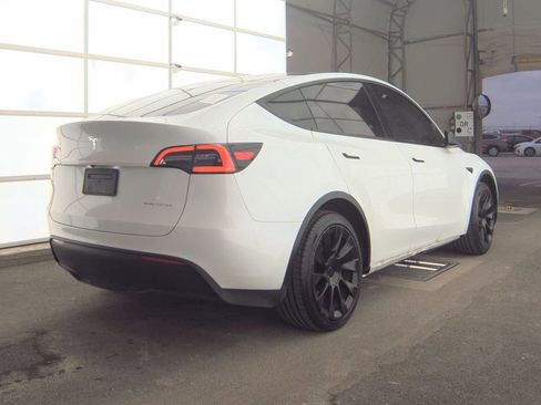 Used 2023 Tesla Model Y Long Range AWD/4WD image 4