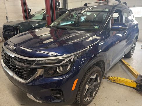 Certified 2024 Kia Seltos EX image 2
