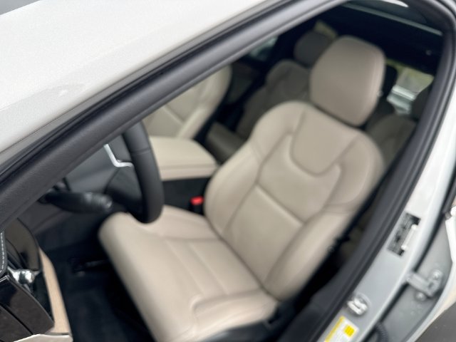 Certified 2025 Volvo XC90 B6 Ultra AWD/4WD image 16