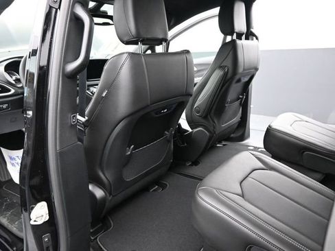 New 2026 Chrysler Pacifica Select w/ S Appearance Package image 15