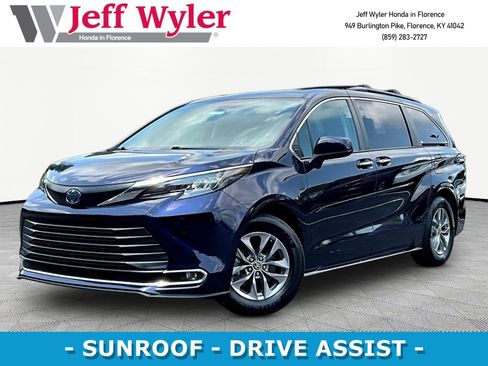 Used 2024 Toyota Sienna XLE AWD/4WD image 1