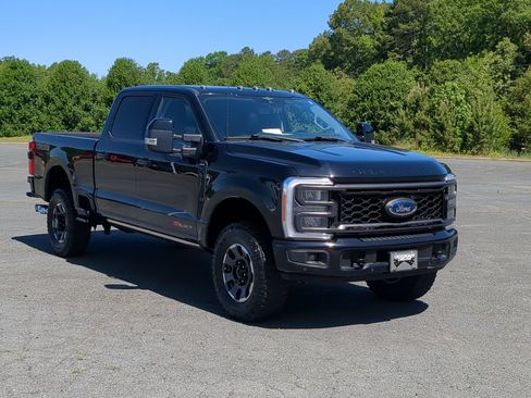 Certified 2023 Ford F250 Lariat w/ Lariat Ultimate Package AWD/4WD image 2