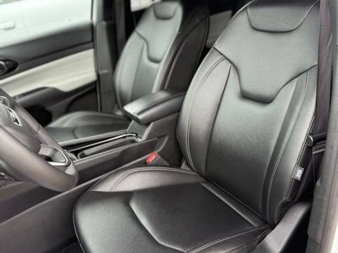 Used 2025 Jeep Compass Limited AWD/4WD image 9
