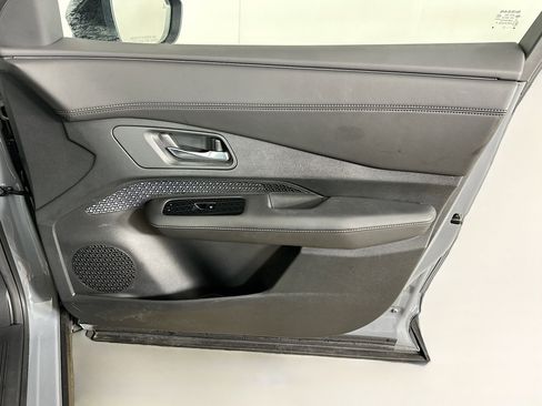 Used 2023 Nissan Ariya FWD image 32