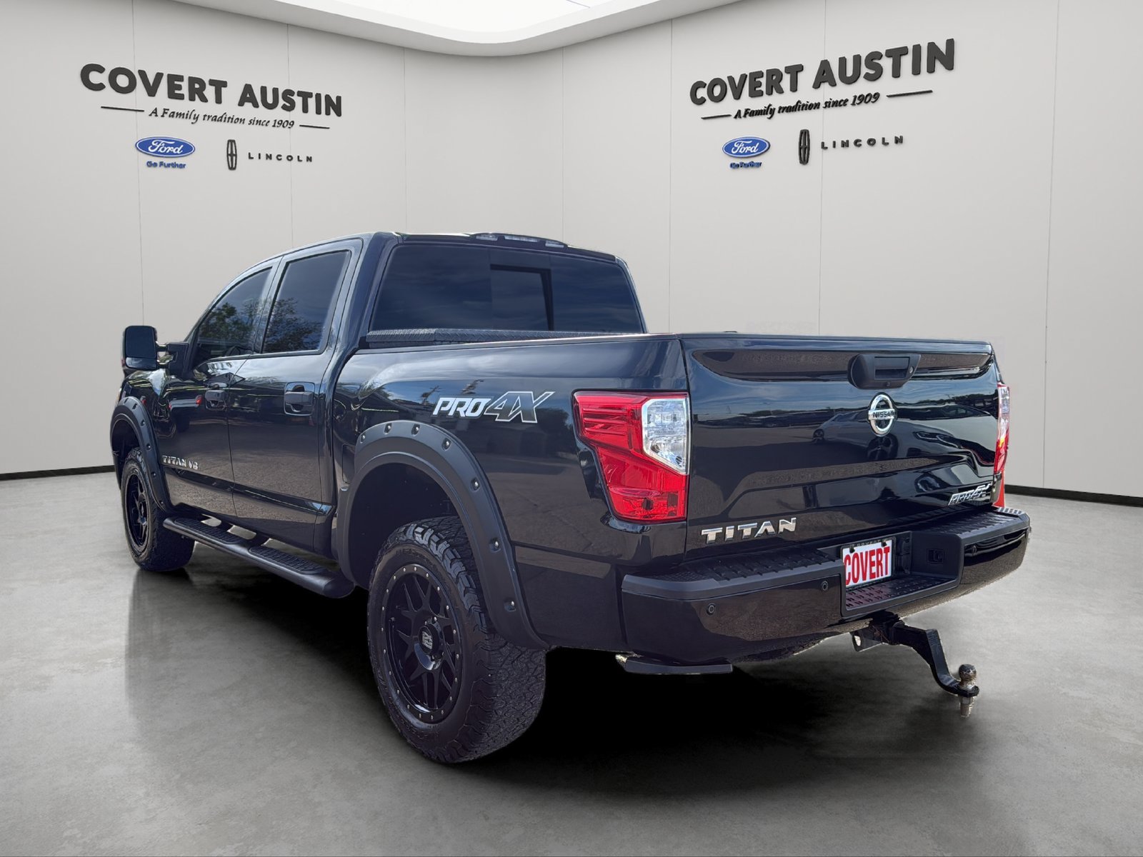 Used 2018 Nissan Titan PRO-4X w/ Pro-4x Convenience Package AWD/4WD image 3