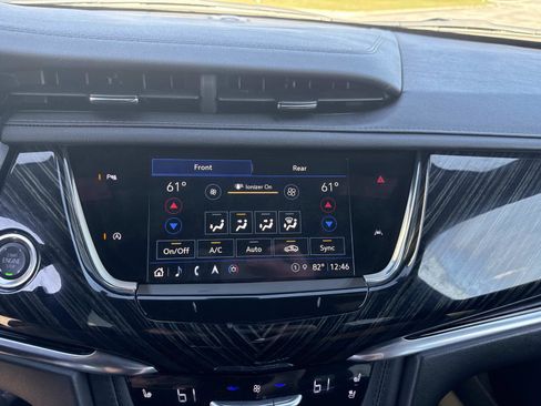 Used 2025 Cadillac XT6 Premium Luxury image 27