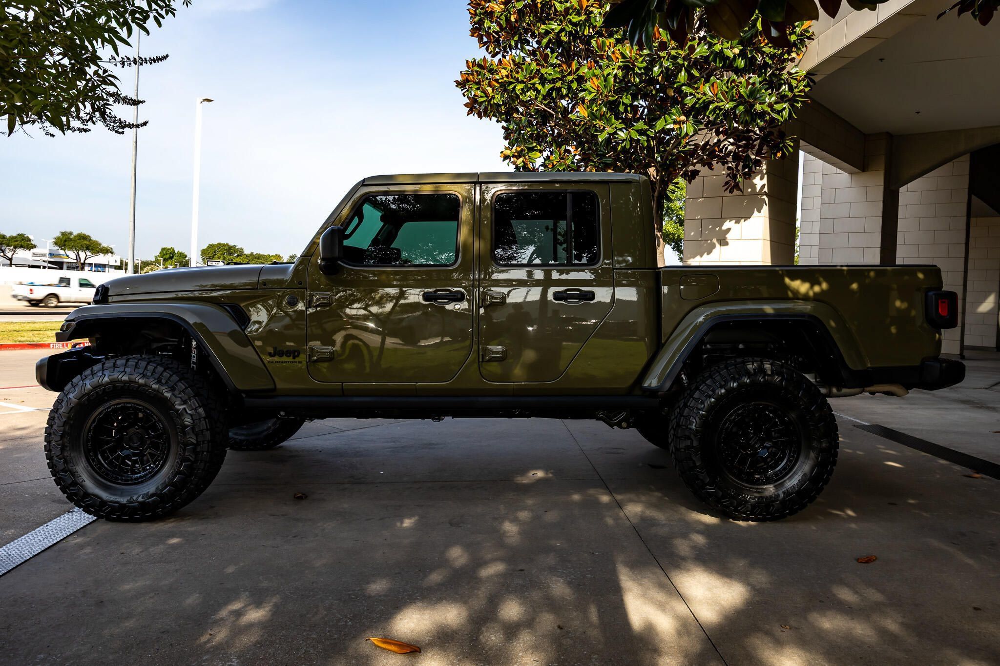 Used 2025 Jeep Gladiator Sport AWD/4WD image 6