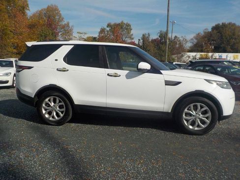 Used 2018 Land Rover Discovery SE image 6