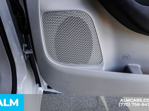 Used 2023 Chrysler Pacifica Touring-L image 48