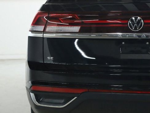 Used 2025 Volkswagen Atlas Cross Sport SE image 42