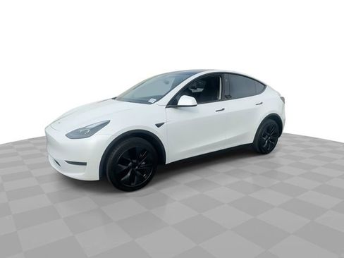 Used 2024 Tesla Model Y Long Range image 4