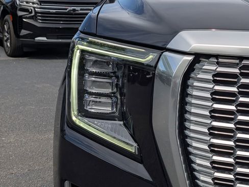 Used 2023 GMC Yukon Denali w/ Advanced Technology Package AWD/4WD image 9