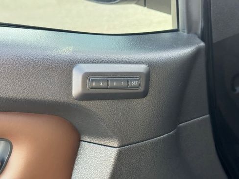 Certified 2022 Nissan Titan Platinum Reserve w/ Moonroof Package image 18