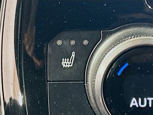 Used 2023 Toyota Highlander L image 17