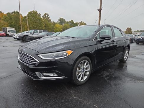 Used 2017 Ford Fusion SE w/ Fusion SE Technology Package image 1
