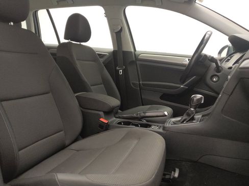 Used 2017 Volkswagen Golf S image 21