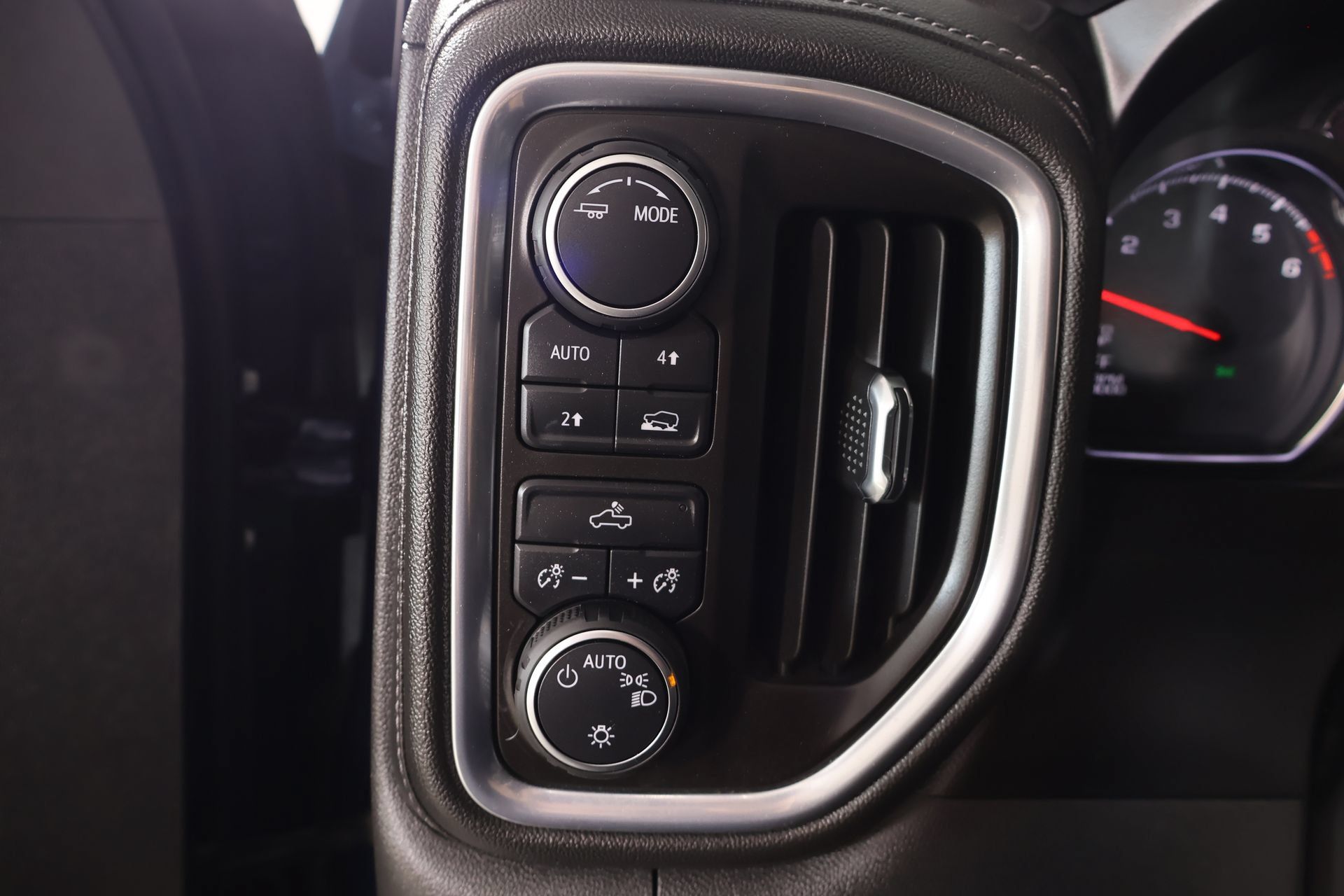 Used 2020 Chevrolet Silverado 1500 LT w/ Texas Edition AWD/4WD image 8