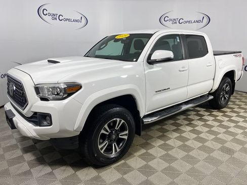 Certified 2019 Toyota Tacoma TRD Sport AWD/4WD image 3