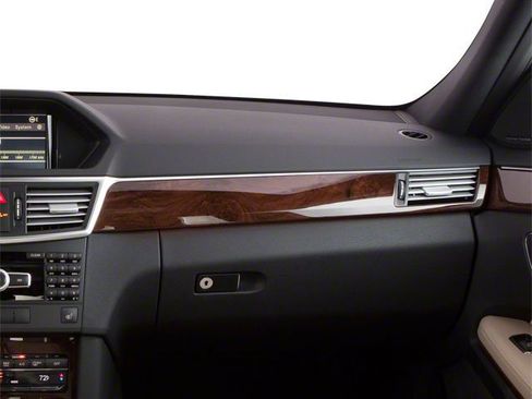 Used 2010 Mercedes-Benz E 550 Sedan image 18