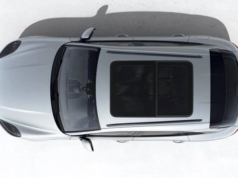 Certified 2026 Porsche Macan AWD/4WD image 10