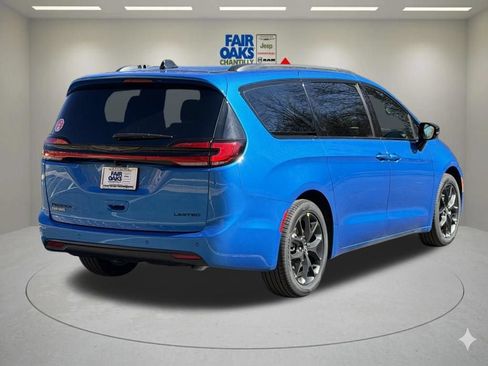 New 2026 Chrysler Pacifica Limited w/ Uconnect Theater Family Group FWD image 6