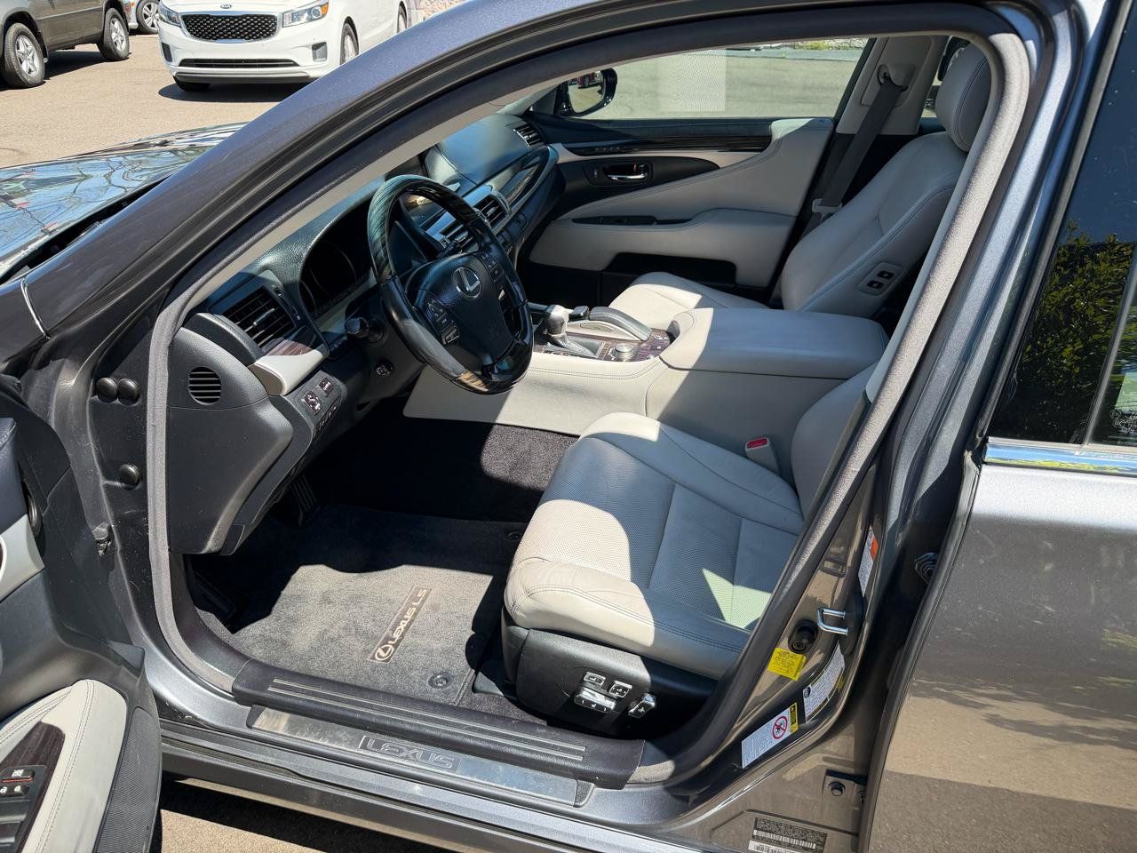 Used 2016 Lexus LS 460 w/ Comfort Package RWD image 5