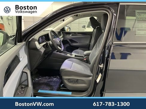 New 2026 Volkswagen Tiguan SE image 9