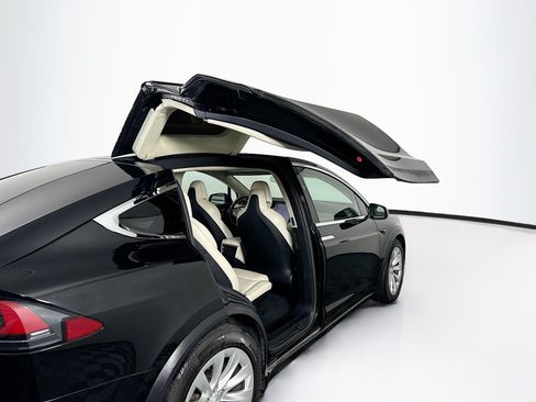 Used 2018 Tesla Model X 75D AWD/4WD image 33